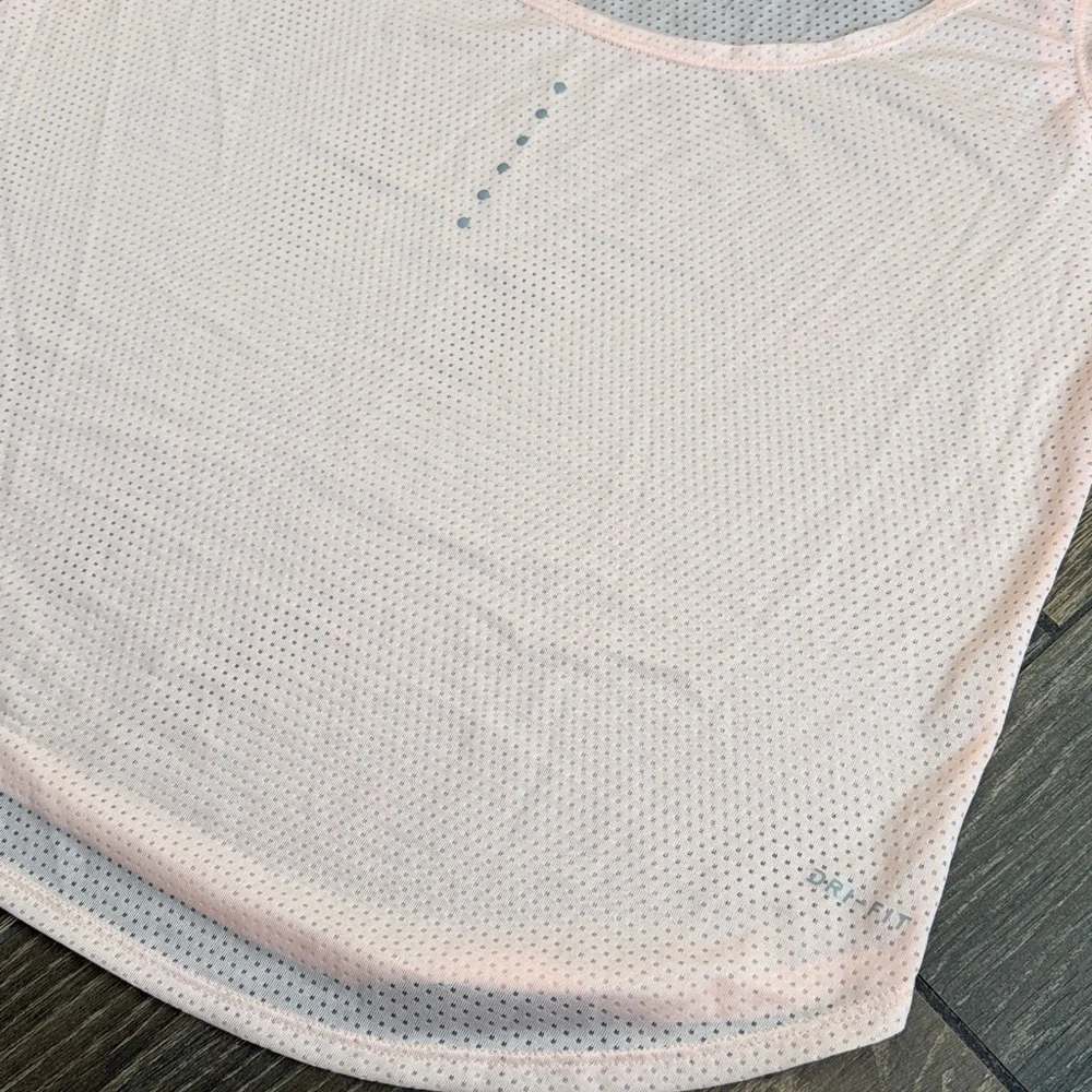 Nike Women’s Pink Breathe Mesh Running Tank/Nike Victory Shape High Support Bra